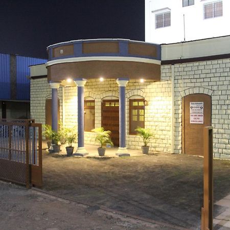 Yuvraj Lodge Osmanabad Ngoại thất bức ảnh