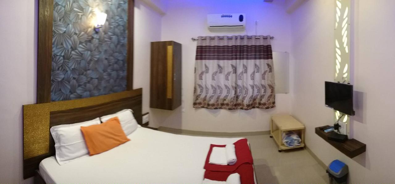 Yuvraj Lodge Osmanabad Ngoại thất bức ảnh