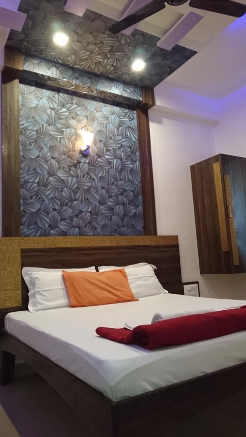 Yuvraj Lodge Osmanabad Ngoại thất bức ảnh