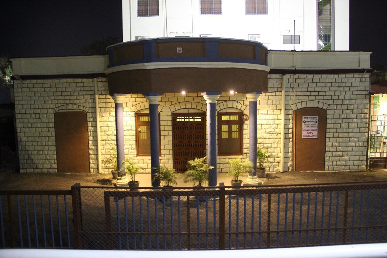 Yuvraj Lodge Osmanabad Ngoại thất bức ảnh