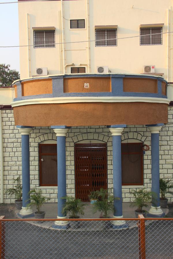 Yuvraj Lodge Osmanabad Ngoại thất bức ảnh
