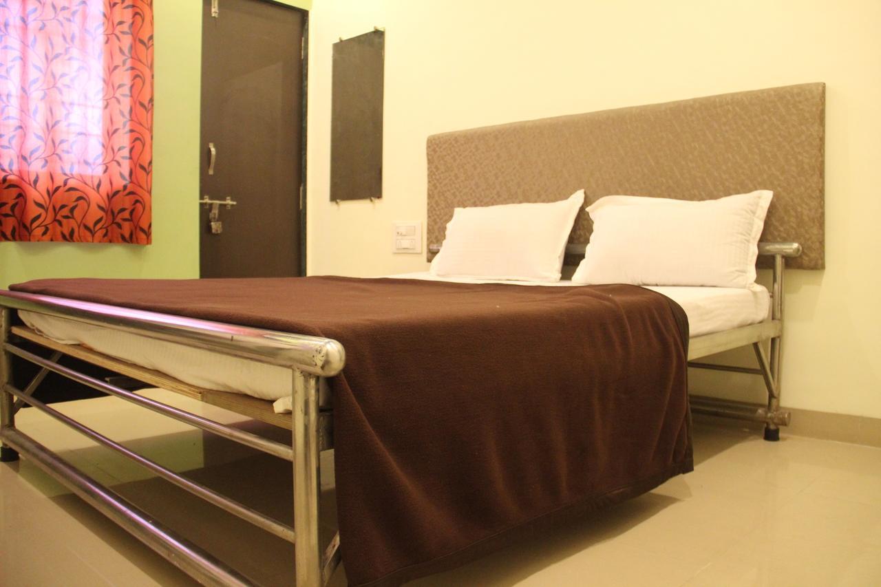Yuvraj Lodge Osmanabad Ngoại thất bức ảnh