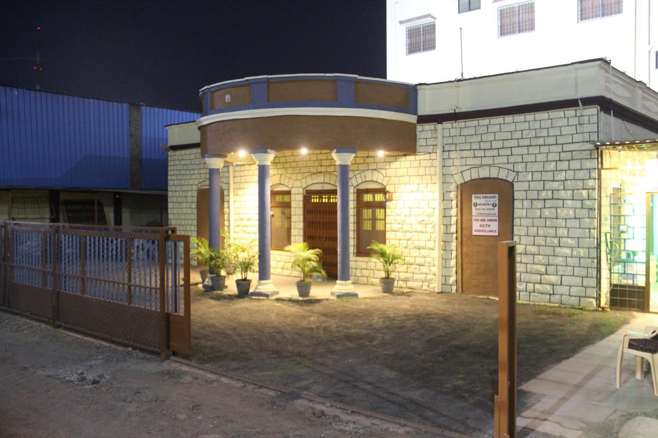 Yuvraj Lodge Osmanabad Ngoại thất bức ảnh