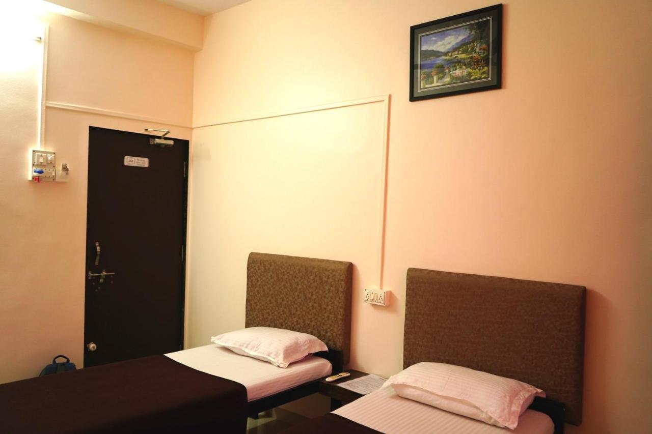 Yuvraj Lodge Osmanabad Ngoại thất bức ảnh
