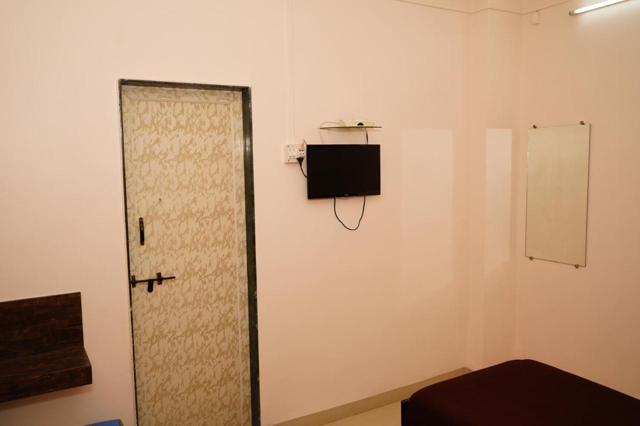Yuvraj Lodge Osmanabad Ngoại thất bức ảnh